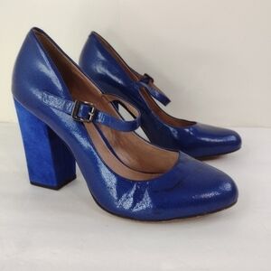 Vince camuto women's suede heels size (10)